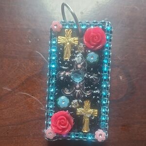 Elegant Black and Gold Keychain Purse Charm with Red Roses